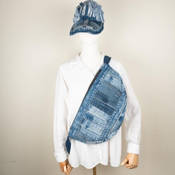 Upcycled reworked carhartt messenger bag - Picture 2 of 5